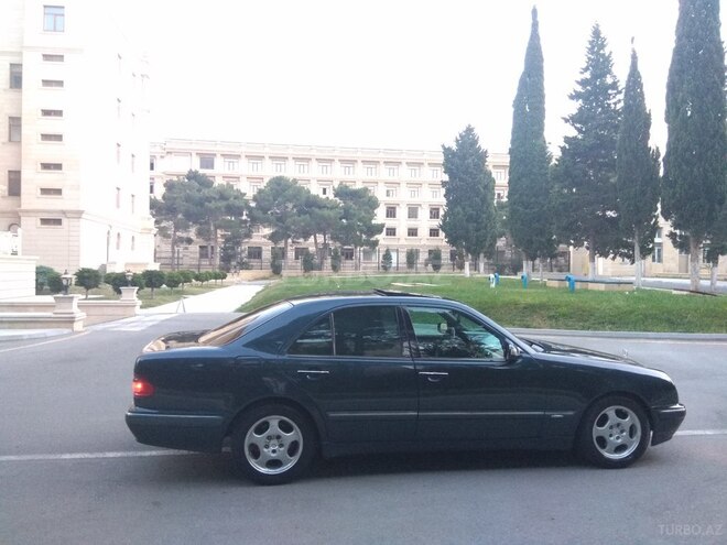 Mercedes E 220 2000, 331,000 km - 2.2 л - Bakı