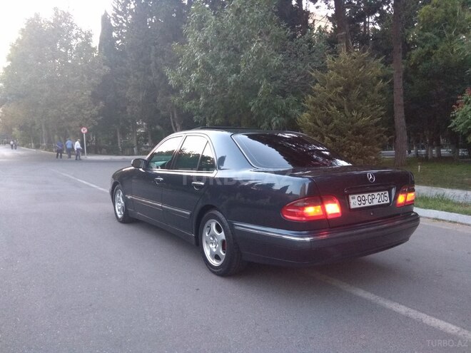 Mercedes E 220 2000, 331,000 km - 2.2 л - Bakı
