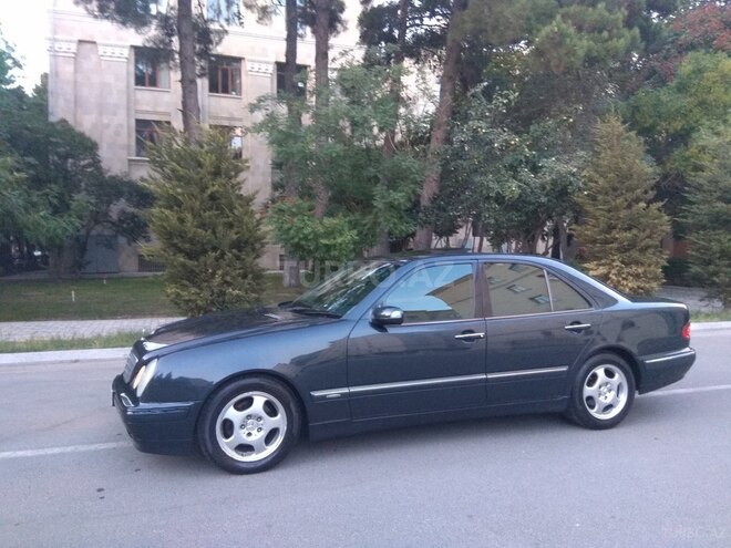 Mercedes E 220 2000, 331,000 km - 2.2 л - Bakı