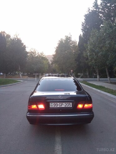 Mercedes E 220 2000, 331,000 km - 2.2 л - Bakı