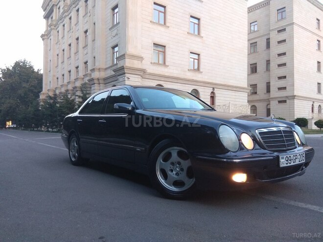 Mercedes E 220 2000, 331,000 km - 2.2 л - Bakı