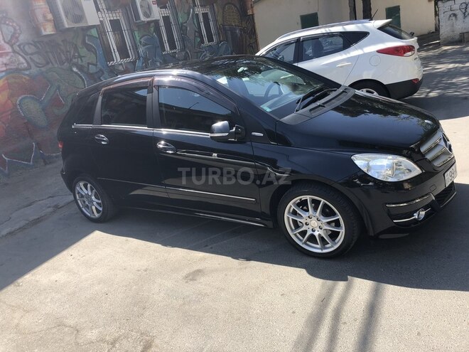 Mercedes B 180 2009, 93,090 km - 1.7 l - Bakı