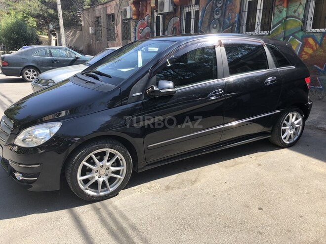 Mercedes B 180 2009, 93,090 km - 1.7 l - Bakı