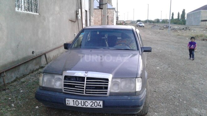 Mercedes E 300 1988, 282,000 km - 3.0 l - Gəncə