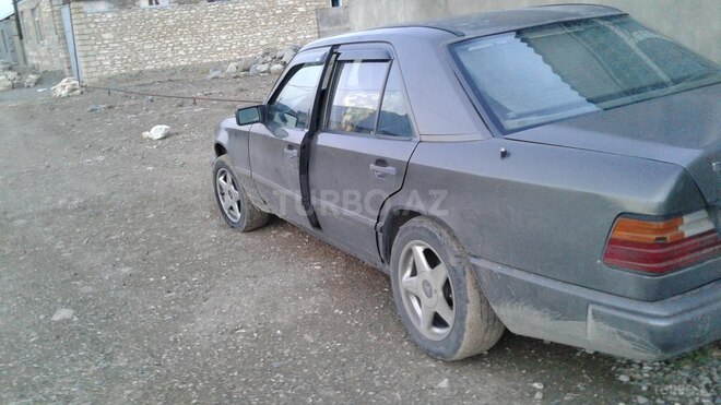 Mercedes E 300 1988, 282,000 km - 3.0 l - Gəncə