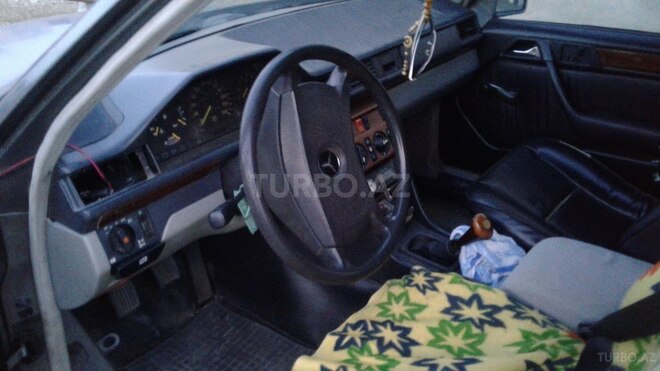 Mercedes E 300 1988, 282,000 km - 3.0 l - Gəncə