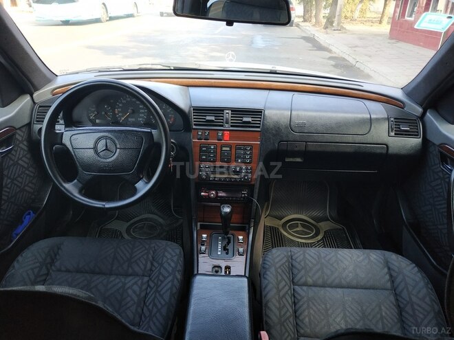 Mercedes C 220 1995, 235,000 km - 2.2 л - Sumqayıt