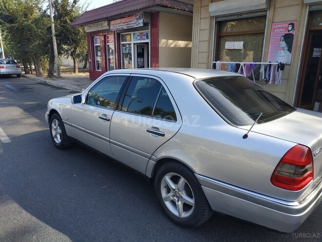 Mercedes C 220 1995, 235,000 km - 2.2 л - Sumqayıt