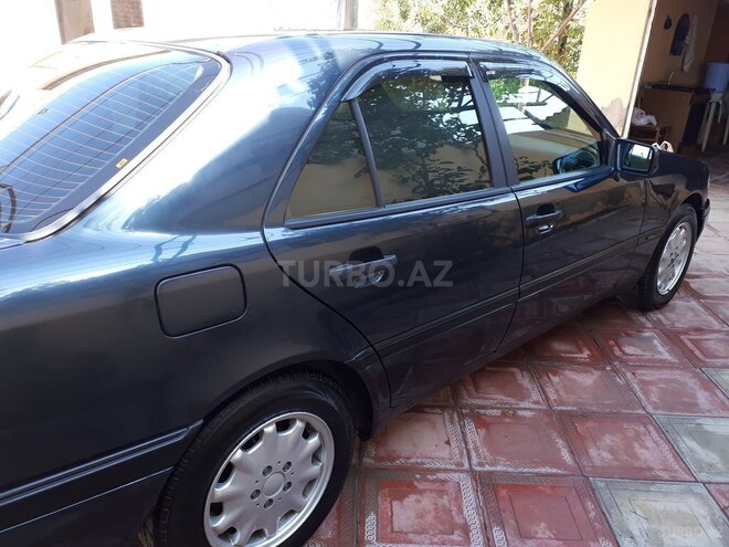 Mercedes C 220 1997, 406,000 km - 2.2 l - Sumqayıt