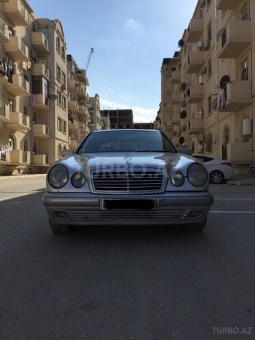 Mercedes E 240 1999, 320,000 km - 2.4 l - Bakı