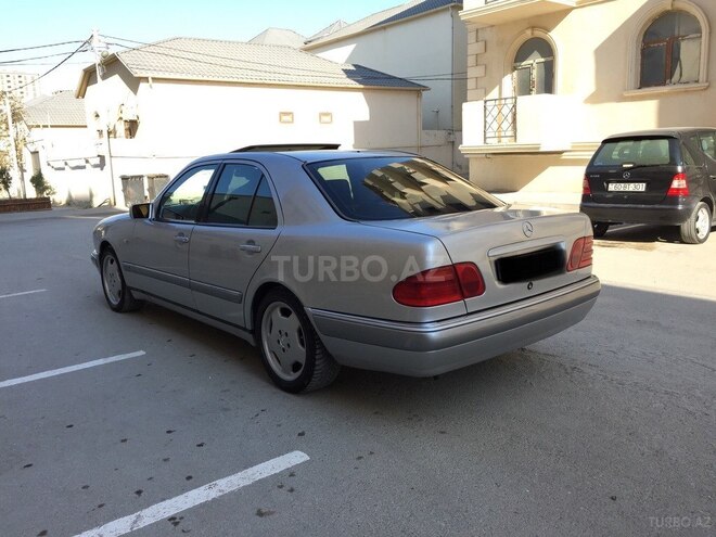 Mercedes E 240 1999, 320,000 km - 2.4 l - Bakı