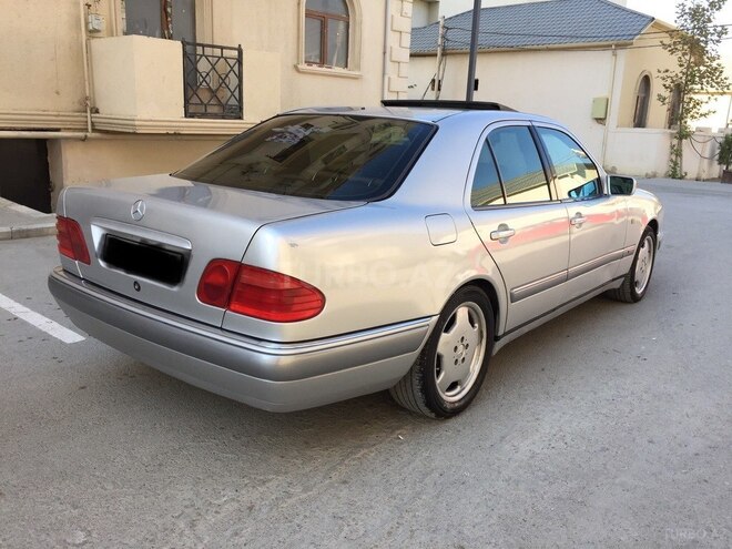 Mercedes E 240 1999, 320,000 km - 2.4 l - Bakı