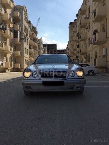 Mercedes E 240 1999, 320,000 km - 2.4 l - Bakı
