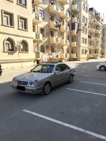 Mercedes E 240 1999, 320,000 km - 2.4 l - Bakı
