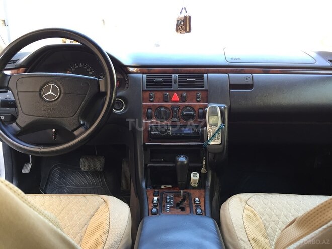 Mercedes E 240 1999, 320,000 km - 2.4 l - Bakı