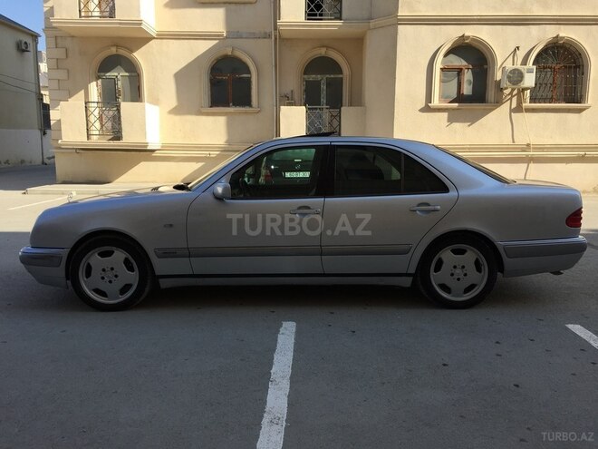 Mercedes E 240 1999, 320,000 km - 2.4 l - Bakı