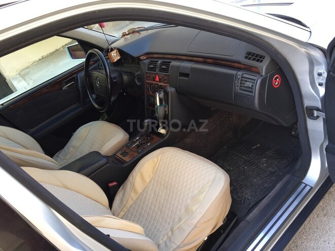 Mercedes E 240 1999, 320,000 km - 2.4 l - Bakı