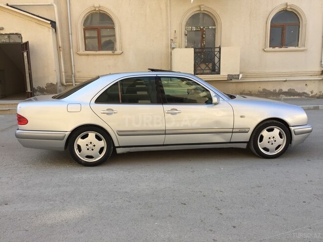 Mercedes E 240 1999, 320,000 km - 2.4 l - Bakı