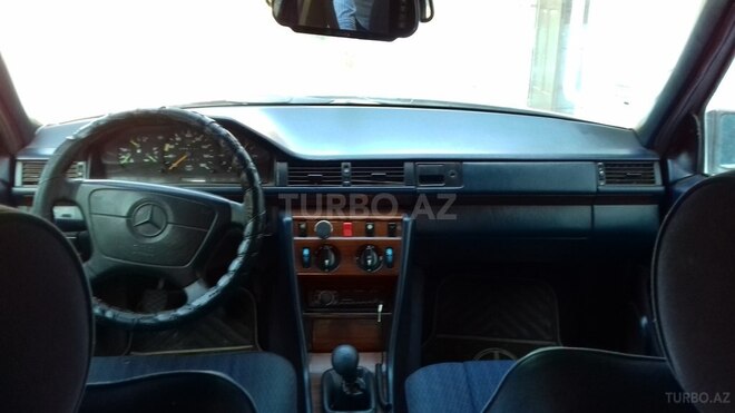 Mercedes  1990, 385,122 km - 2.0 л - Salyan