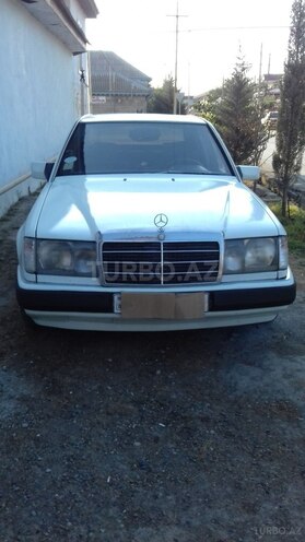 Mercedes  1990, 385,122 km - 2.0 л - Salyan