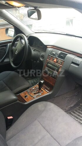 Mercedes E 220 2000, 310,000 km - 2.2 л - Bakı