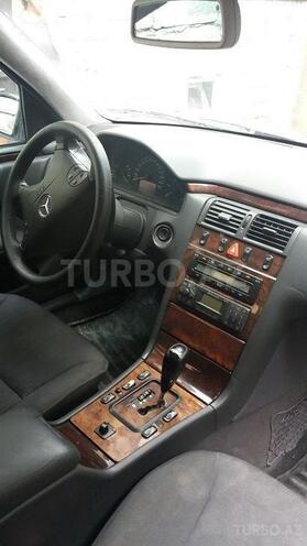 Mercedes E 220 2000, 310,000 km - 2.2 л - Bakı