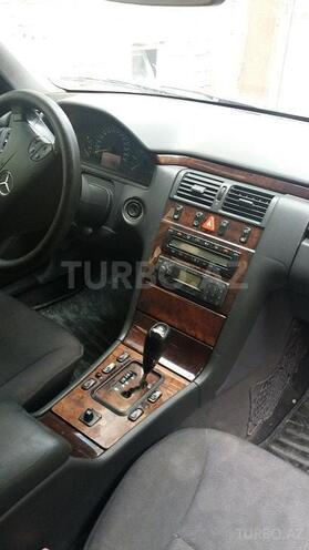 Mercedes E 220 2000, 310,000 km - 2.2 л - Bakı