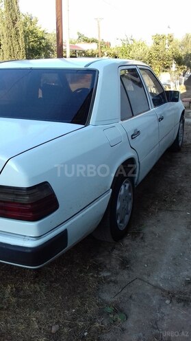 Mercedes  1990, 286,213 km - 2.0 л - Salyan