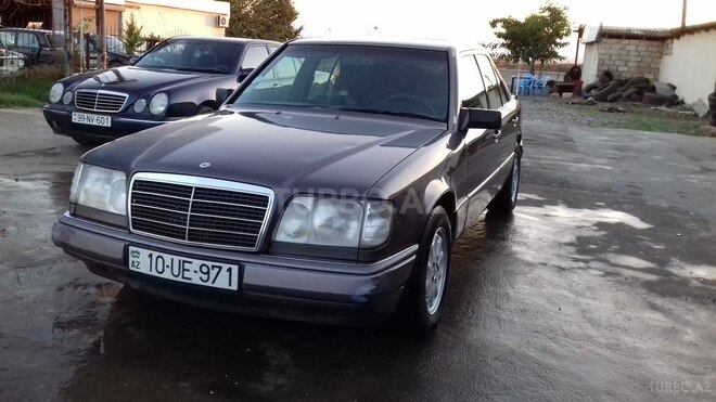 Mercedes E 250 1995, 300,000 km - 2.5 l - Bakı