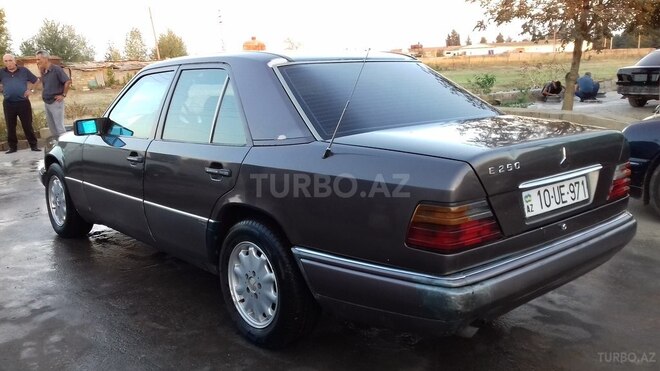 Mercedes E 250 1995, 300,000 km - 2.5 l - Bakı