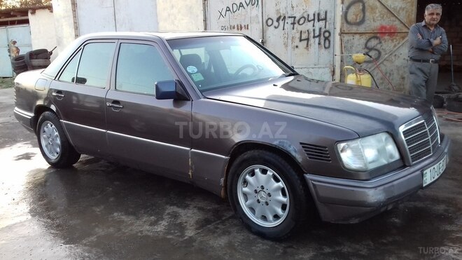 Mercedes E 250 1995, 300,000 km - 2.5 l - Bakı
