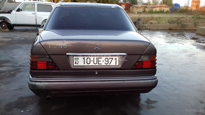 Mercedes E 250 1995, 300,000 km - 2.5 l - Bakı