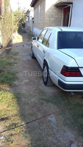 Mercedes  1990, 286,213 km - 2.0 л - Salyan