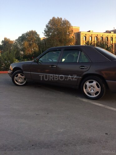 Mercedes E 300 1992, 223,900 km - 3.0 l - Qəbələ