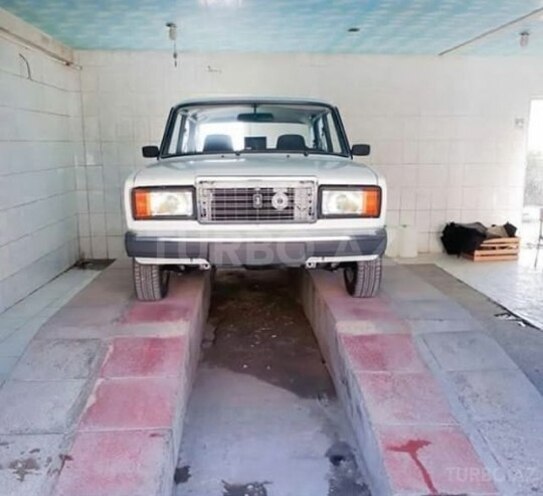 LADA (VAZ) 2107 2003, 350 km - 0.2 л - Salyan