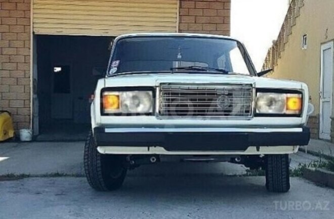 LADA (VAZ) 2107 2003, 350 km - 0.2 л - Salyan