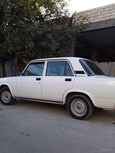 LADA (VAZ) 2107 2003, 350 km - 0.2 л - Salyan