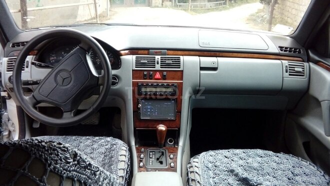 Mercedes E 240 1998, 286,000 km - 2.4 l - Bakı
