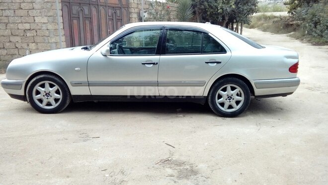 Mercedes E 240 1998, 286,000 km - 2.4 l - Bakı