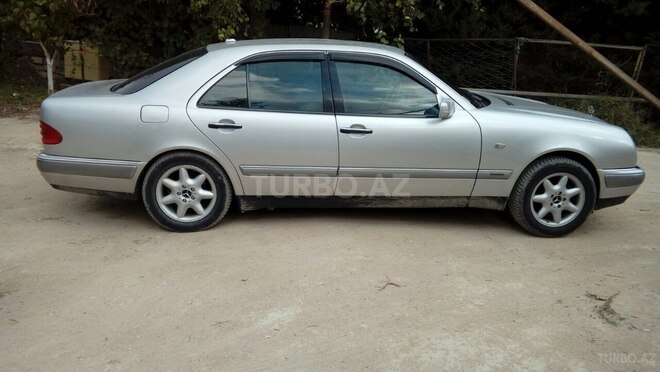 Mercedes E 240 1998, 286,000 km - 2.4 l - Bakı