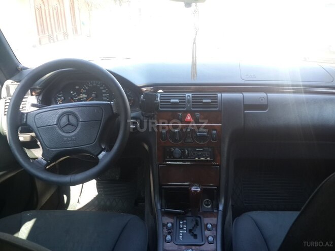 Mercedes E 200 1996, 256,352 km - 2.0 l - Bakı