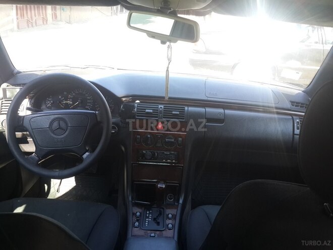 Mercedes E 200 1996, 256,352 km - 2.0 l - Bakı