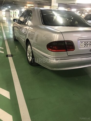 Mercedes E 220 2001, 436,000 km - 2.2 л - Bakı