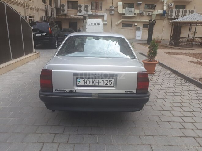 Opel Omega 1987, 198,700 km - 2.0 l - Bakı