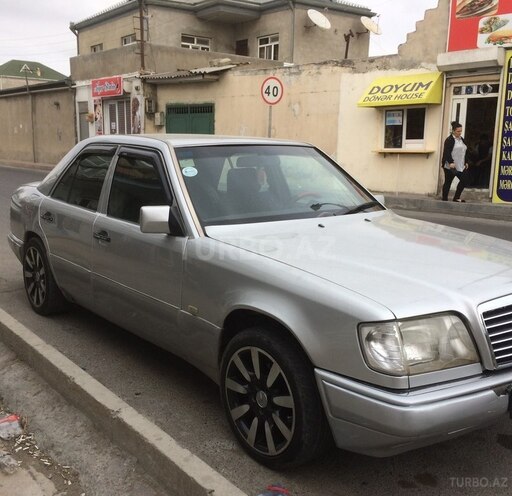 Mercedes E 280 1994, 325,600 km - 2.8 l - Bakı