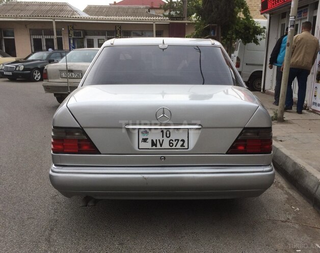 Mercedes E 280 1994, 325,600 km - 2.8 l - Bakı