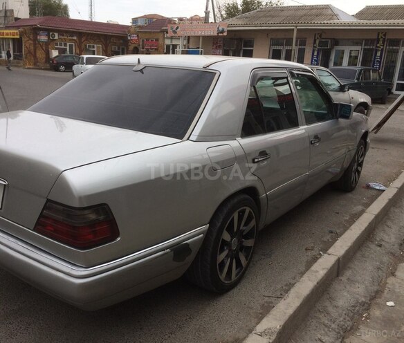 Mercedes E 280 1994, 325,600 km - 2.8 l - Bakı