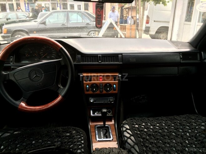 Mercedes E 280 1994, 325,600 km - 2.8 l - Bakı