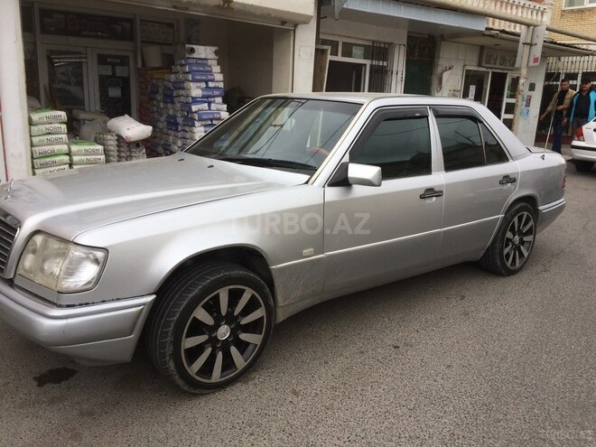 Mercedes E 280 1994, 325,600 km - 2.8 l - Bakı