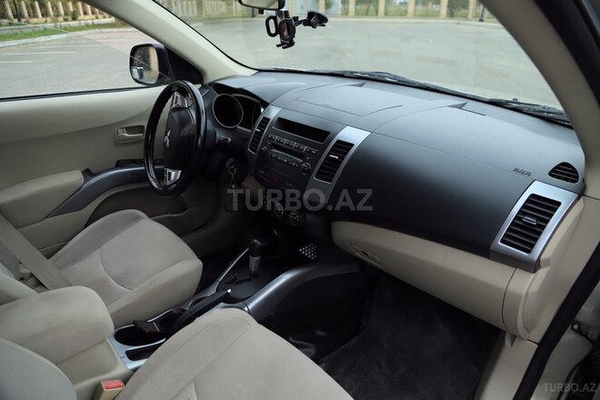Mitsubishi Outlander 2007, 89,000 km - 3.0 л - Yevlax